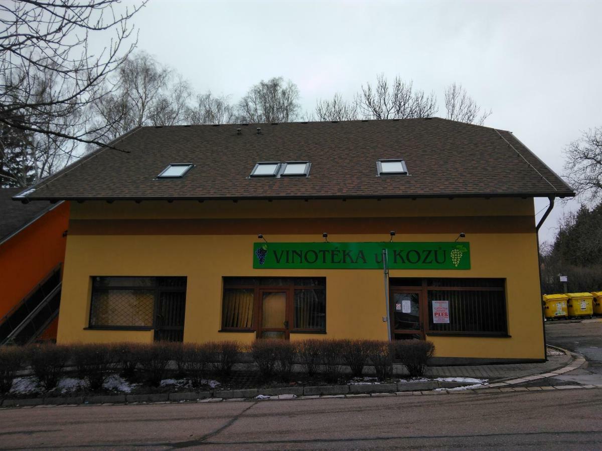 Vinoteka "U Kozu" Hotell Nové Město nad Metují Exteriör bild