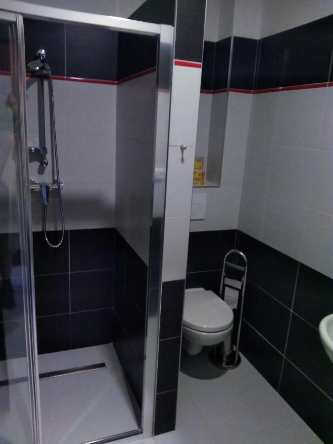 Vinoteka "U Kozu" Hotell Nové Město nad Metují Exteriör bild